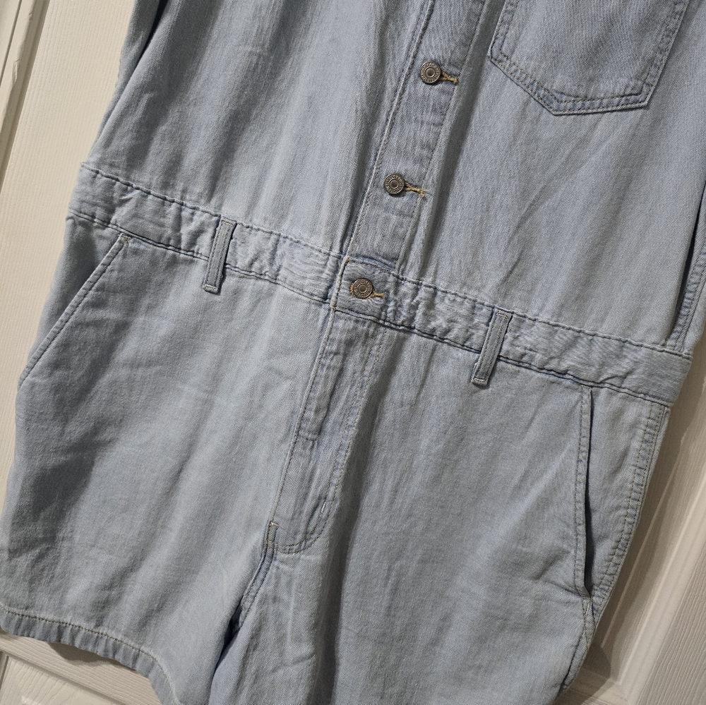 NWT Levi's Short-Sleeve Heritage Romper, Light Wash Denim, Relaxed, Sz Large. - Picture 5 of 16